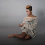 Síð peysa með gataprjóni