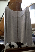 Látlaus og klassísk peysa - Image 2