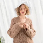 T17-25 Haley kaðlapeysa