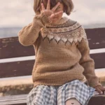 T17-34 Guro barnapeysa