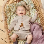 T11-26 Lille raglan jakkapeysa og buxur